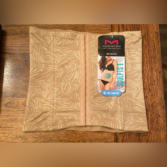NWT Maidenform Self Expressions Women's
Firm Control Waist Cincher Size M - Picture 2 of 4